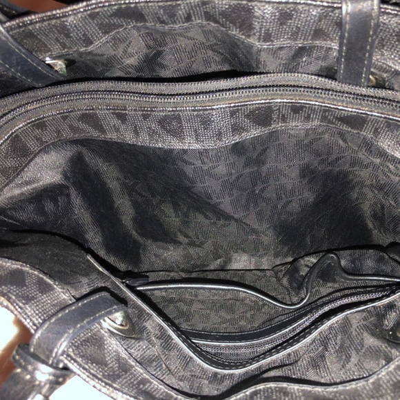 Michael Kors Signature Large Tote - Picture 3 of 6